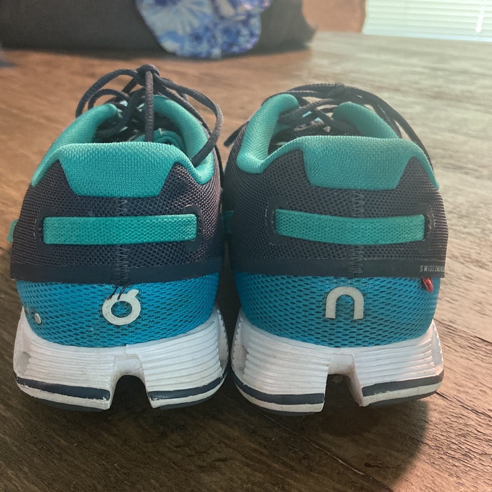 ON CLOUD running shoes - Picture 4 of 7